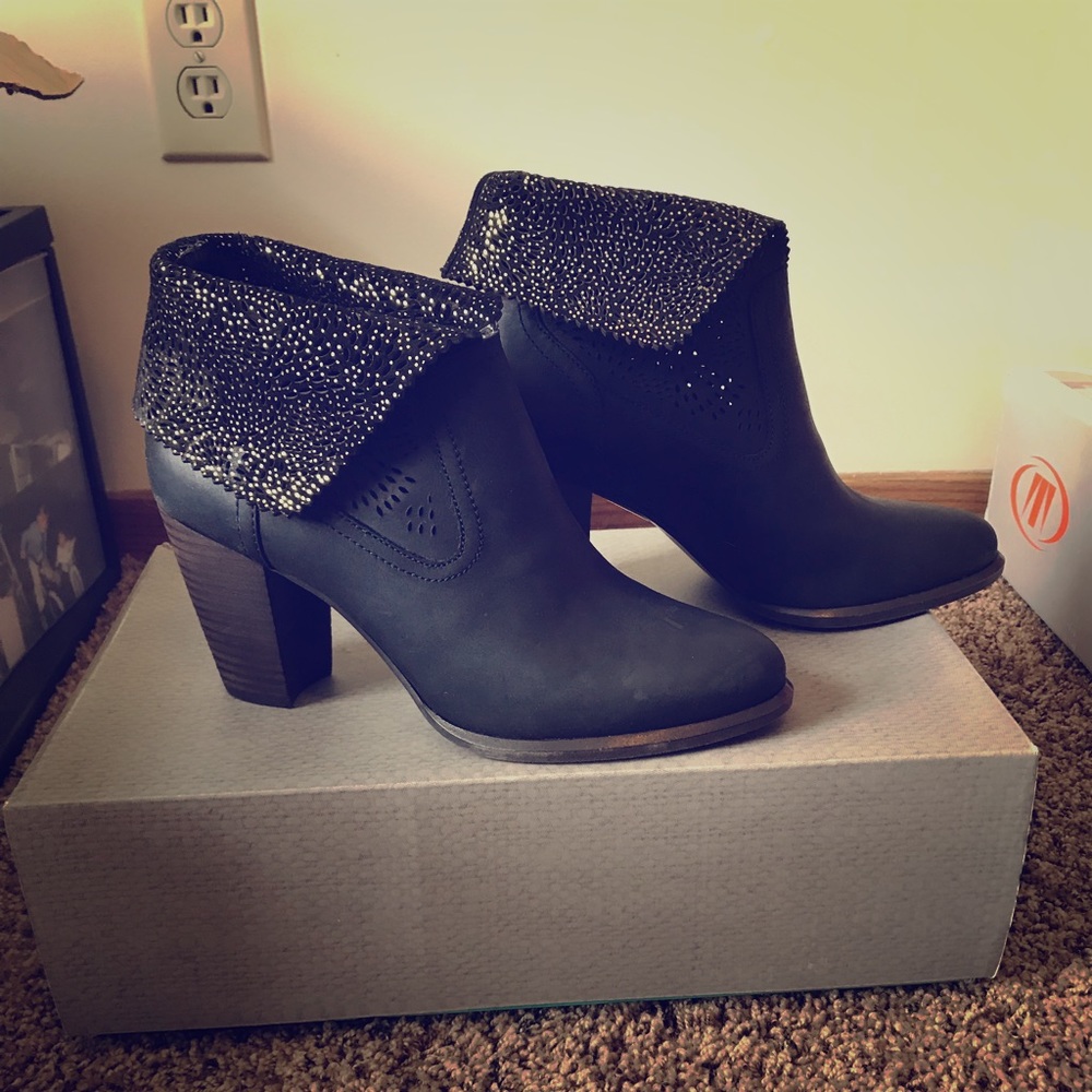 Black Boots